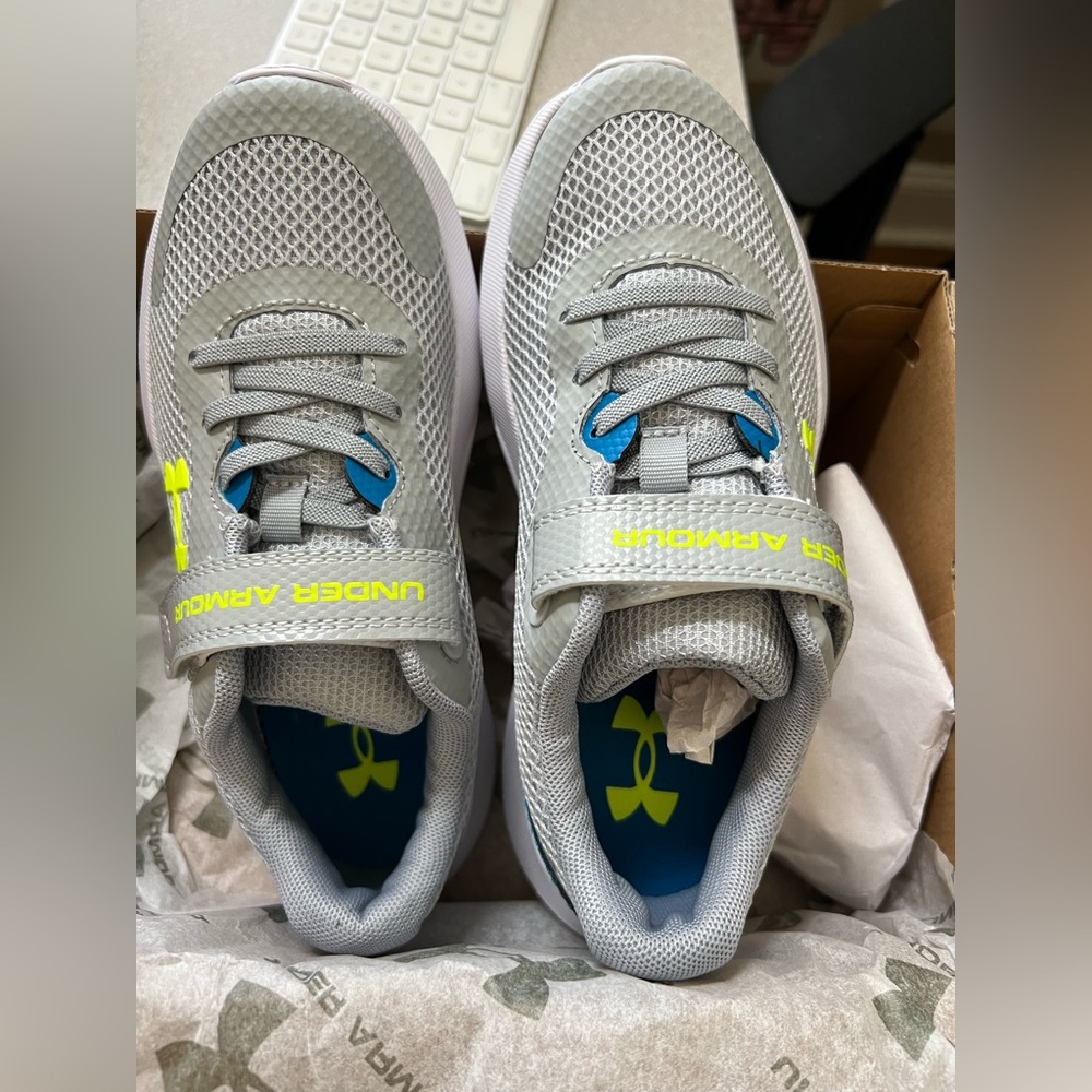 Brand new Under Armour Boys shoes